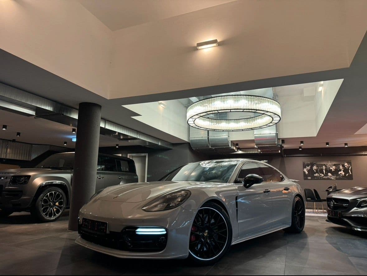 PORSCHE Panamera - Bild 1