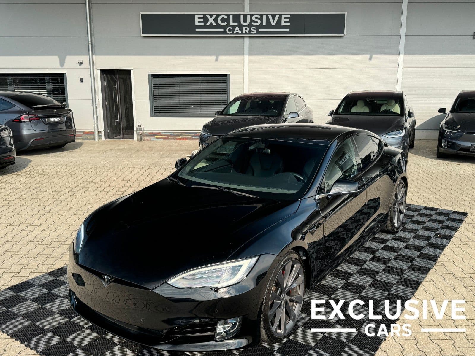 TESLA Model S - Bild 1