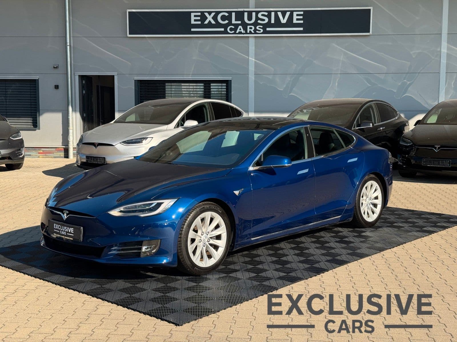 TESLA Model S - Bild 1