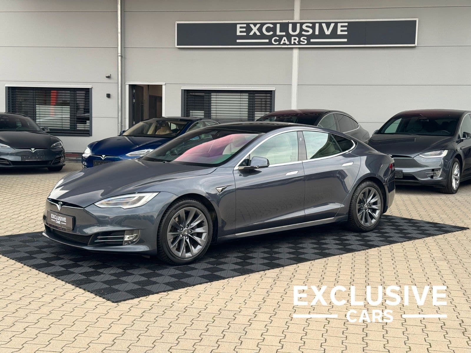 TESLA Model S - Bild 1