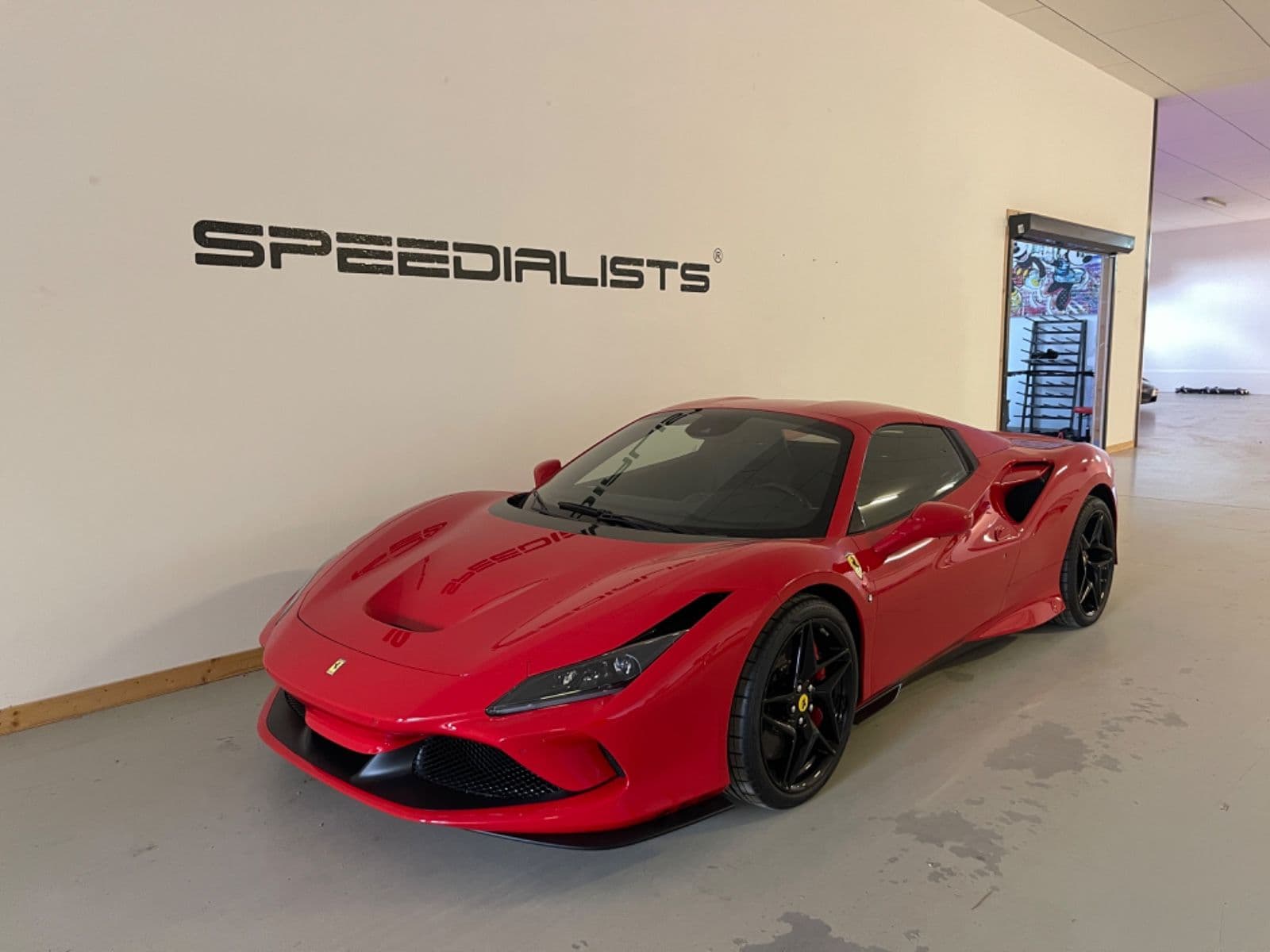 FERRARI F8 - Bild 1