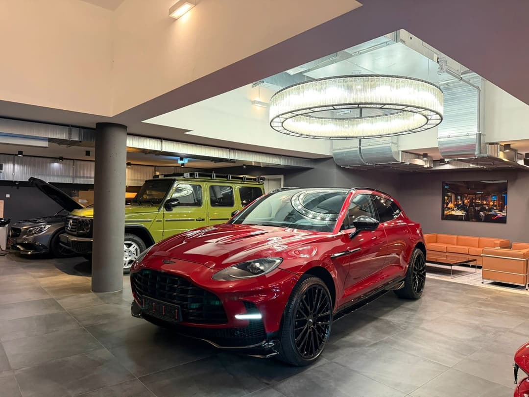 ASTON MARTIN DBX
