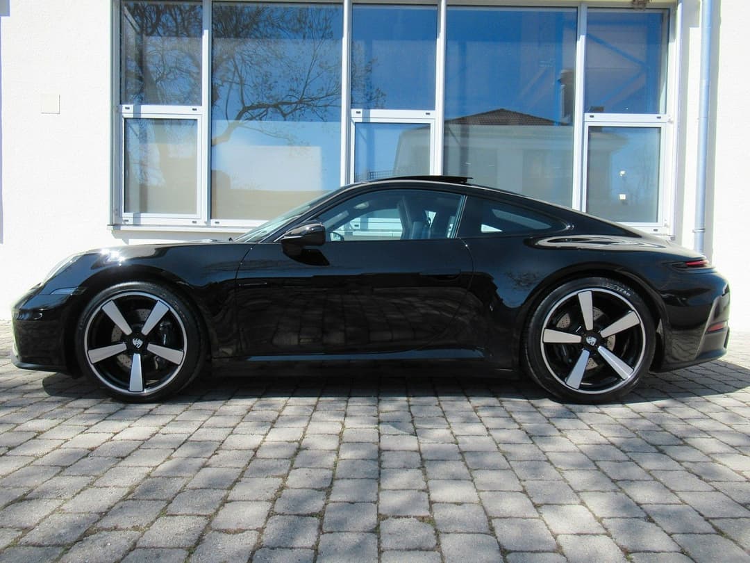 PORSCHE 992
