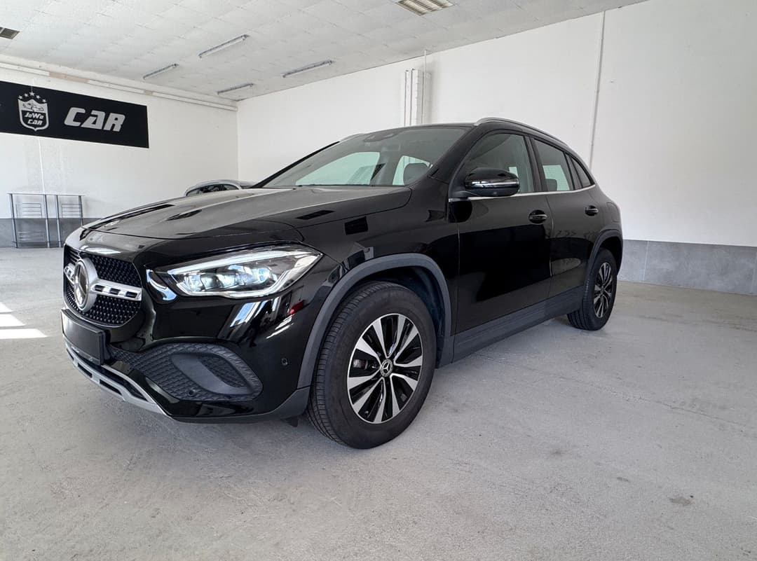 MERCEDES-BENZ GLA 180