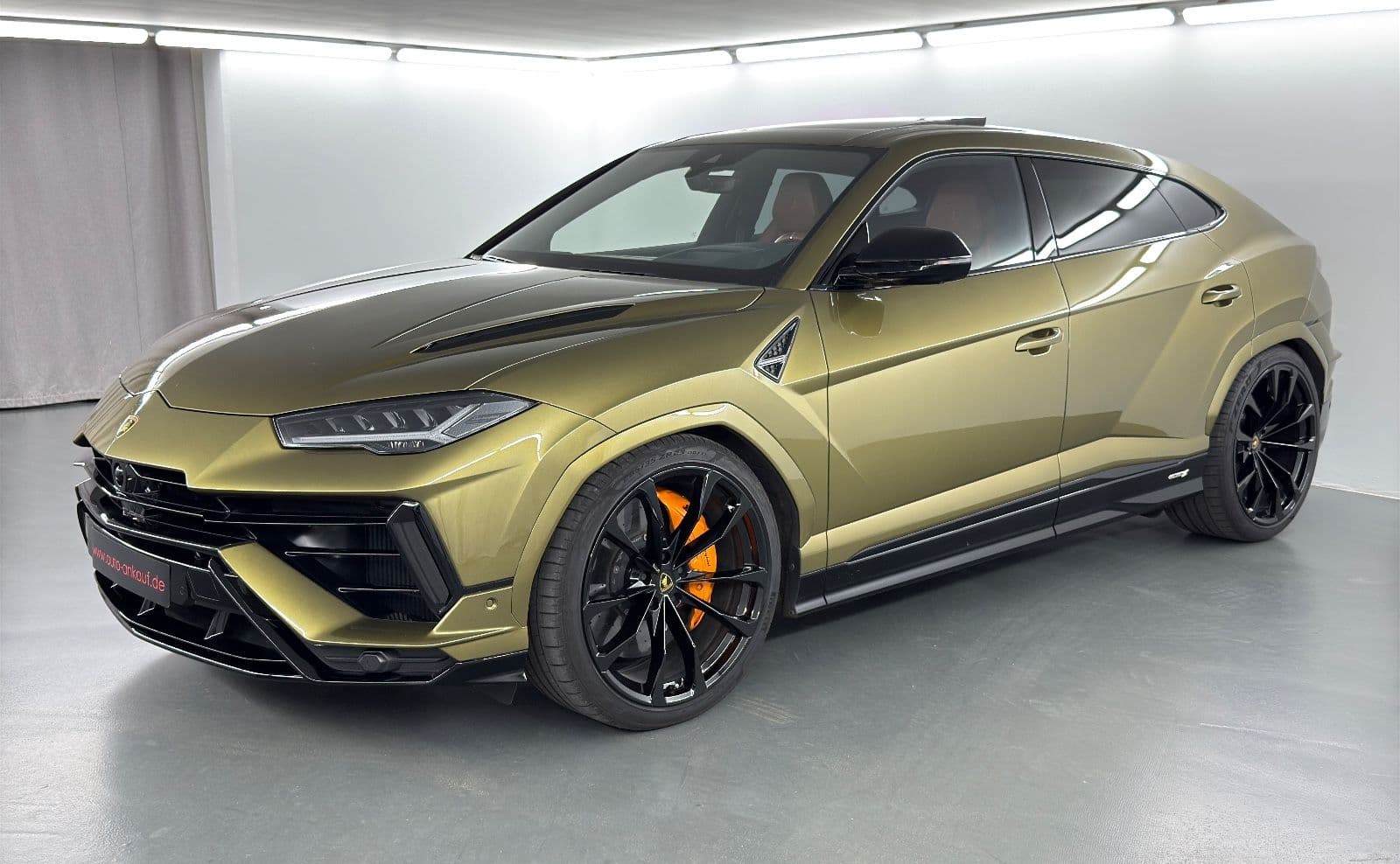LAMBORGHINI Urus - Bild 1